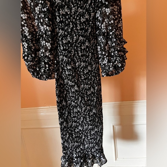 Petal and Pup dress midi floral ruched fitted boho 0 off the shoulder revolve - Picture 3 of 6